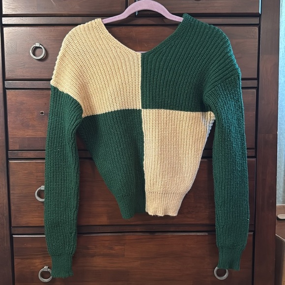 No Boundaries Two-Tone Green and Cream Sweater size XS - Picture 8 of 11